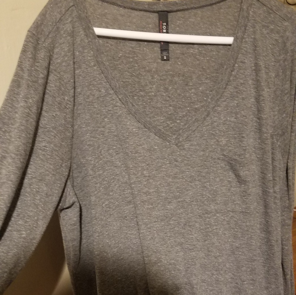 Long sleeve little pocket tee